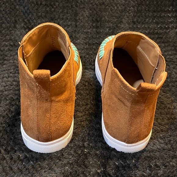 Crazy Train Brown and Torquiose Big and Stitch Kicks SZ 10 - Picture 3 of 7